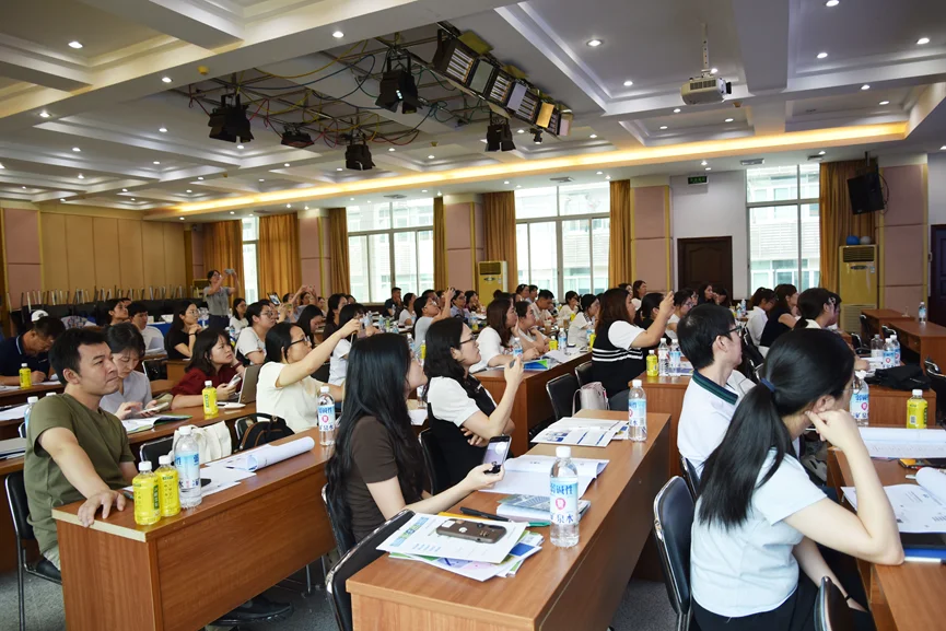 精彩内容赢得满堂掌声，学员们在热烈氛围中共享了一场知识与技术的盛宴